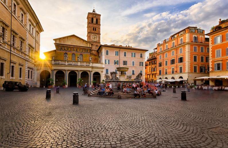 Luxury Art In Trastevere With Terrace Rome